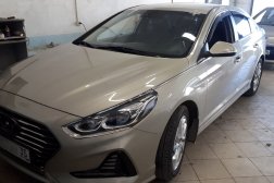 Установка лобовое стекла на Hyundai Sonata 7-го поколения