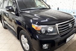 Лобовое стекло на Toyota Land Cruiser 200