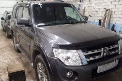 Лобовое стекло Mitsubishi Pajero