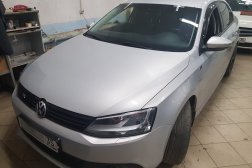 Лобовое стекло на Volkswagen Jetta