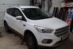 Лобовое стекло на Ford Kuga