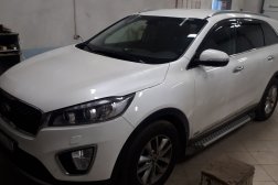 Лобовое стекло на Kia Sorento Prime