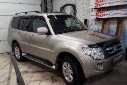 Лобовое стекло на Mitsubishi Pajero