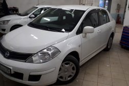 лобового стекла Nissan Tiida