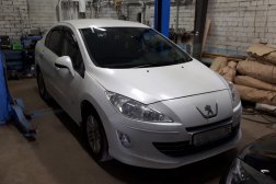 Лобовое стекло Peugeot 408