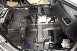 2 слоя шумоизоляци в салоне Hyundai Solaris
