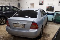 замена заднее стекло на Toyota Corolla