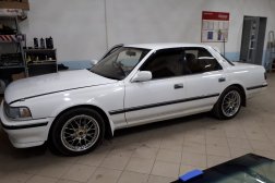 Установка лобового стекла на Toyota Cresta