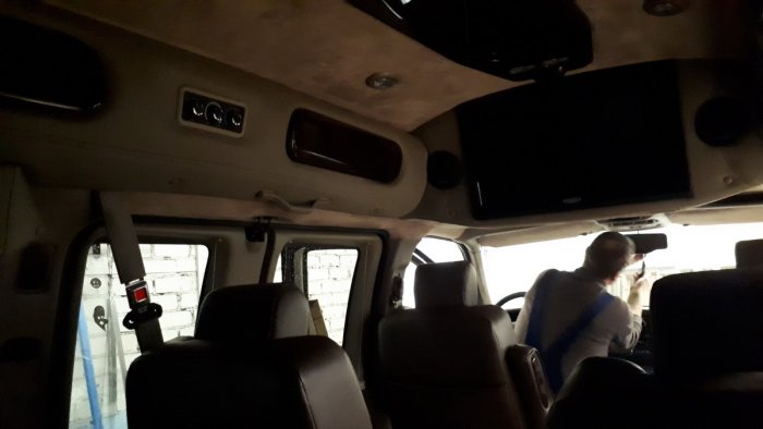 Меняем лобовое стекло на Chevrolet Express Limited SE
