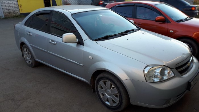 Установка лобового стекла на Chevrolet Lacetti