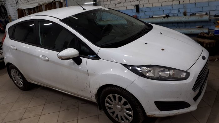 Замена лобового стекла на Ford Fiesta