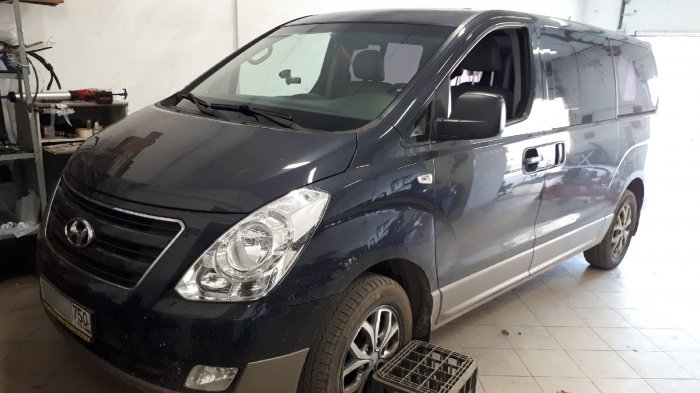 Лобовое стекло Hyundai Grand Starex