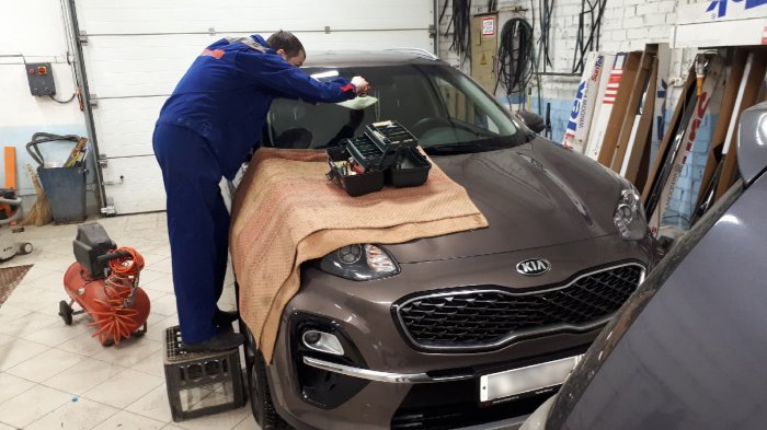 Ремонтируем стекло Kia Sportage