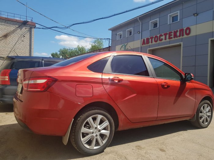 Затонировали и забронировали Lada Vesta