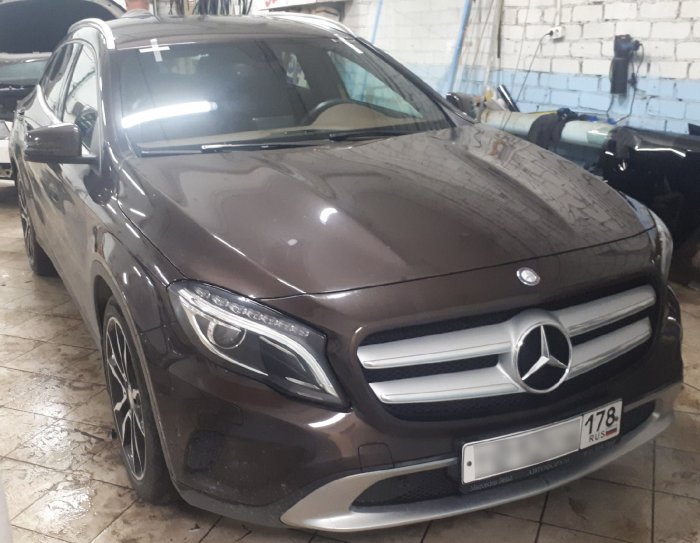 Установка стекла Mercedes-Benz GLA