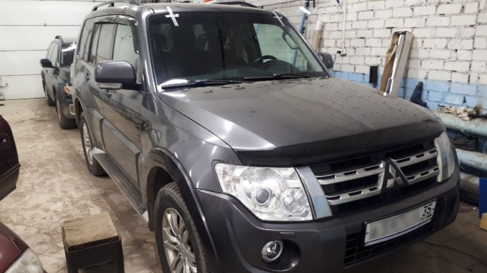 Лобовое стекло Mitsubishi Pajero