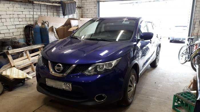 Лобовое стекло на Nissan Qashqai 2 поколения