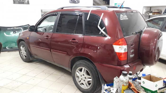 боковое стекло на Chery Tiggo