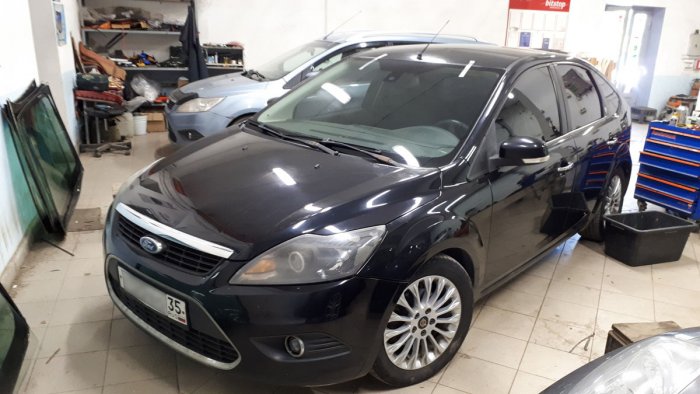 Стекло на Ford Focus 2 хетчбек