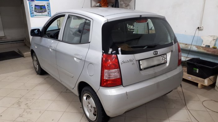 Заднее стекло Kia Picanto