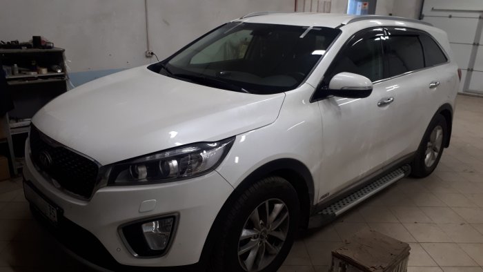 Лобовое стекло на Kia Sorento Prime