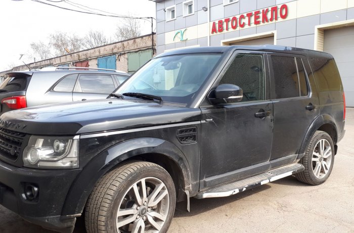 Замена лобового стекла Land Rover Discovery