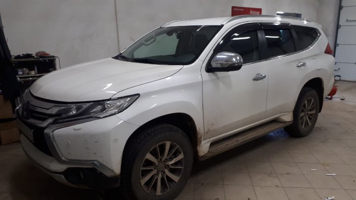Установка стекла на Mitsubishi Pajero Sport 3