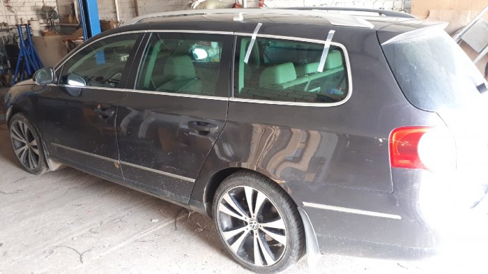 Установили заднее боковое стекло на Volkswagen Passat