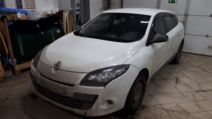 Лобовое стекло Renault Megan