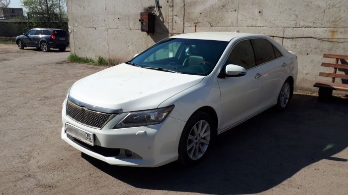 лобовое стекло на Toyota Camry