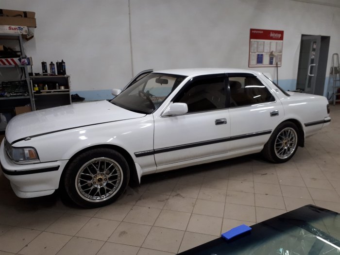 Установка лобового стекла на Toyota Cresta