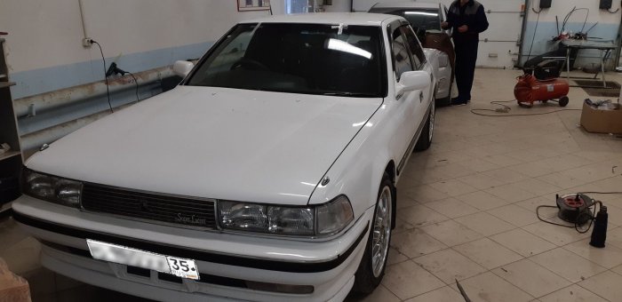 Замена лобовухи на Toyota Cresta