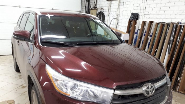 Установили лобовуху на Toyota Highlander